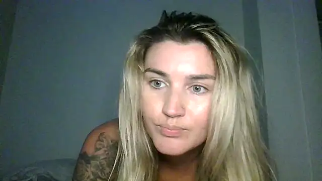 Snapshot of thebeachyblonde chatting on July 10, 10:21 pm thebeachyblonde online show from July 10, 10:21 pm