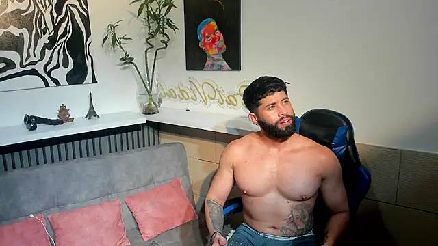 Snapshot of RikyAaron chatting on June 23, 1:03 am RikyAaron online show from June 23, 1:03 am