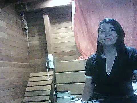 Snapshot of Anlly_garcia002 chatting on June 10, 6:03 am Anlly garcia002 online show from June 10, 6:03 am