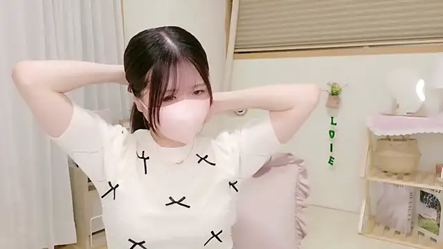Snapshot of Yuinyaaa chatting on June 4, 7:24 am Yuinyaaa online show from June 4, 7:24 am