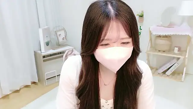 Snapshot of Yuinyaaa chatting on July 1, 7:20 am Yuinyaaa online show from July 1, 7:20 am