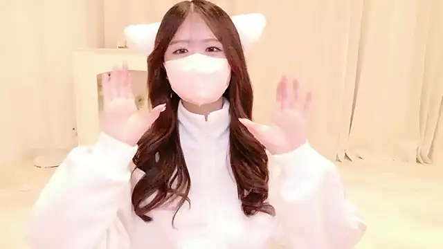 Snapshot of Yuinyaaa chatting on June 28, 10:32 am Yuinyaaa online show from June 28, 10:32 am