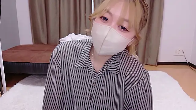 Riona H online show from May 30, 3:35 am