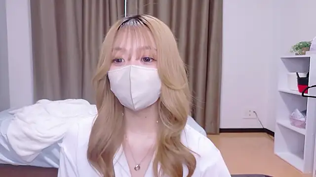 Riona H online show from May 26, 3:37 am