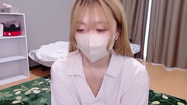 Riona H online show from May 27, 3:58 am