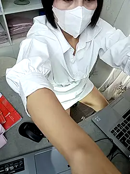 Snapshot of Julie-Rosee chatting on June 6, 1:44 am Julie-Rosee online show from June 6, 1:44 am