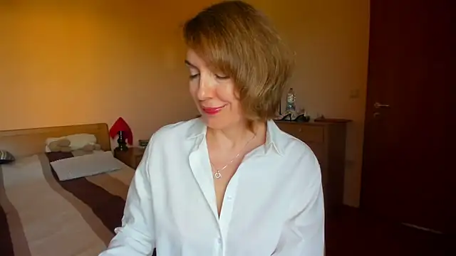 Snapshot of SummerLiza chatting on June 17, 2:38 pm SummerLiza online show from June 17, 2:38 pm