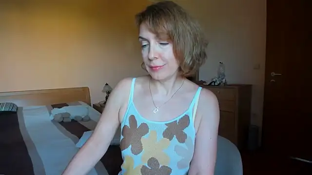 Snapshot of SummerLiza chatting on June 18, 3:28 pm SummerLiza online show from June 18, 3:28 pm