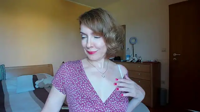 Snapshot of SummerLiza chatting on June 15, 3:01 pm SummerLiza online show from June 15, 3:01 pm