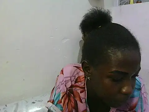 Snapshot of shugabaibe chatting on June 3, 11:44 am shugabaibe online show from June 3, 11:44 am