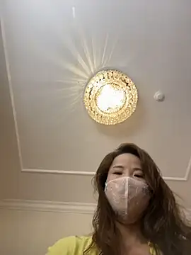 Snapshot of kiss_loo chatting on June 6, 12:16 am kiss loo online show from June 6, 12:16 am