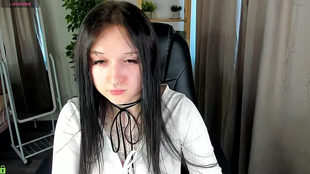 Snapshot of Emma-Blissa chatting on June 21, 1:00 am Emma-Blissa online show from June 21, 1:00 am
