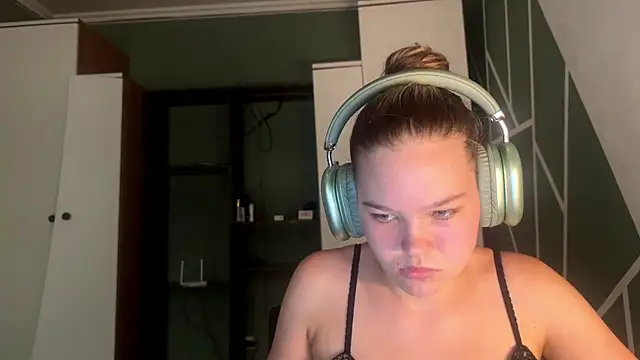 HellyRay online show from July 4, 10:10 am