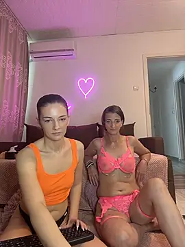 Snapshot of Sabrinee_xx_divine chatting on June 19, 8:31 am Sabrinee xx divine online show from June 19, 8:31 am