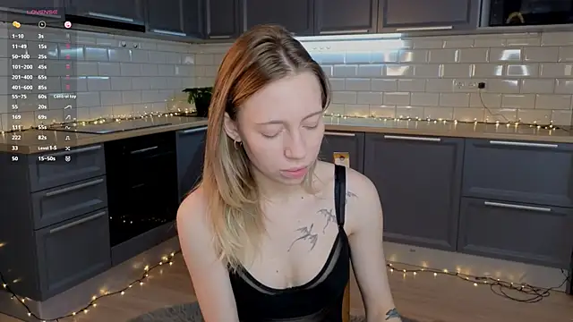 BlondeKelly online show from June 6, 4:12 pm
