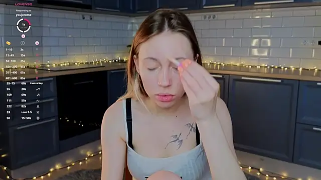 BlondeKelly online show from June 2, 4:07 pm