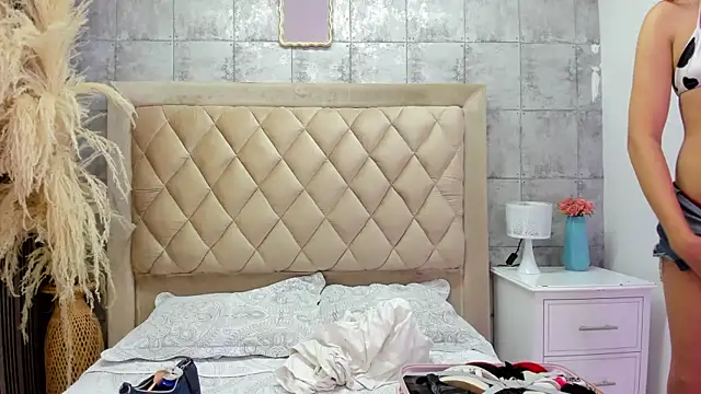 CleoFoxxx  online show from June 10, 1:01 pm