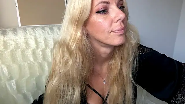 Snapshot of Allmaybe chatting on June 29, 4:39 pm Allmaybe online show from June 29, 4:39 pm