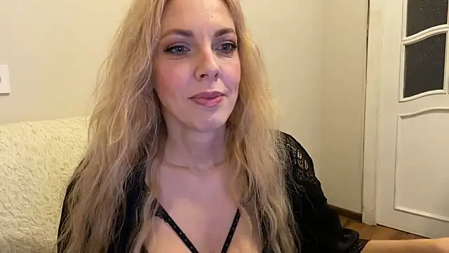 Snapshot of Allmaybe chatting on May 27, 4:25 pm Allmaybe online show from May 27, 4:25 pm