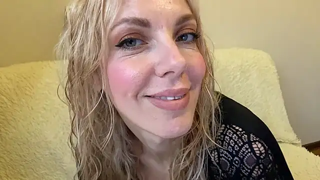 Snapshot of Allmaybe chatting on June 8, 4:40 pm Allmaybe online show from June 8, 4:40 pm