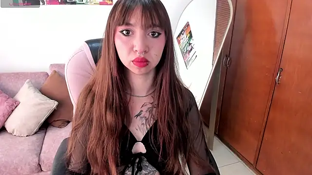 Scarlett  Cooper  1 online show from May 23, 12:15 pm