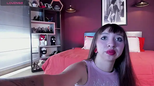 Snapshot of Scarlett__Cooper__1 chatting on June 12, 12:58 pm Scarlett Cooper 1 online show from June 12, 12:58 pm
