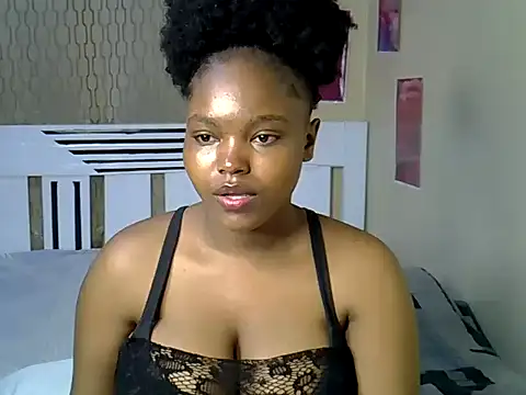 Snapshot of Lucydiva33 chatting on May 27, 4:20 am Lucydiva33 online show from May 27, 4:20 am