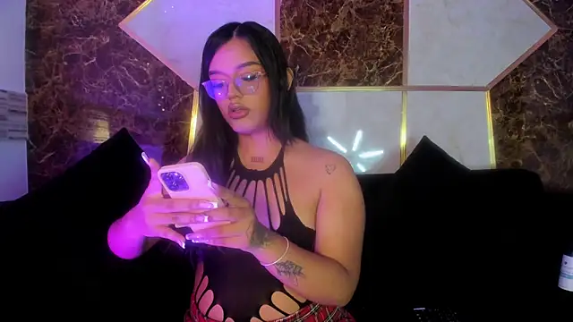 Snapshot of _katty_grey_ chatting on June 4, 8:35 pm katty grey online show from June 4, 8:35 pm
