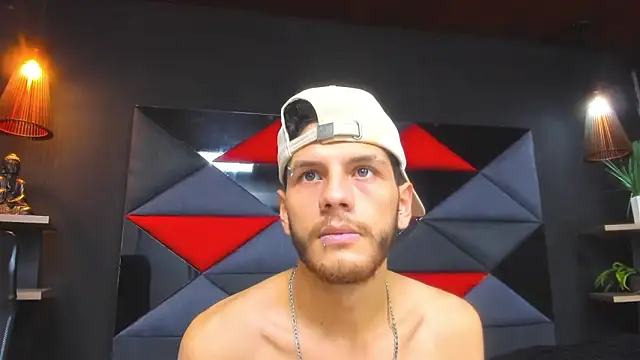 Snapshot of CHRIS_GREY chatting on June 12, 5:54 pm CHRIS GREY online show from June 12, 5:54 pm