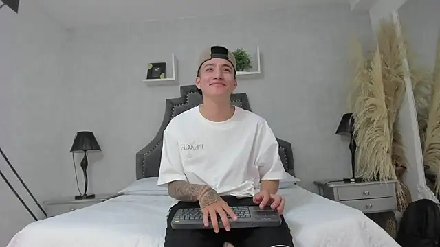 wesley boyy  online show from May 23, 8:19 pm