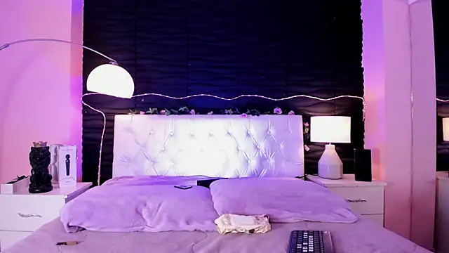Snapshot of Natasha_Nassty chatting on June 18, 8:03 pm Natasha Nassty online show from June 18, 8:03 pm