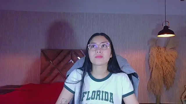 Snapshot of adaira31 chatting on June 18, 6:24 pm adaira31 online show from June 18, 6:24 pm
