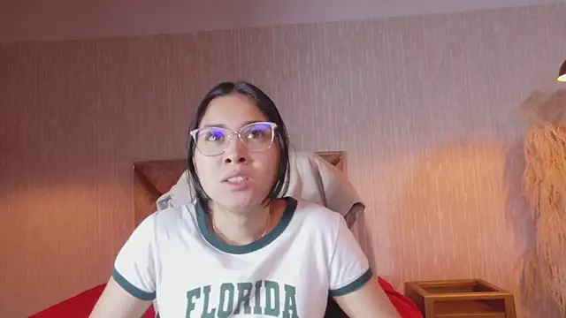 Snapshot of adaira31 chatting on June 25, 1:49 pm adaira31 online show from June 25, 1:49 pm