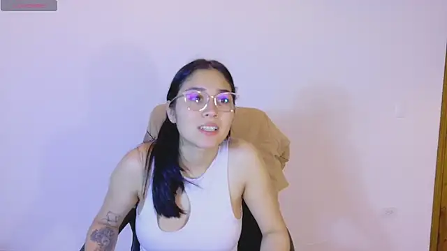 Snapshot of adaira31 chatting on June 20, 1:32 am adaira31 online show from June 20, 1:32 am