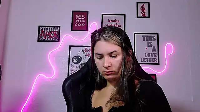 Snapshot of AlisaFrost chatting on June 1, 1:55 pm AlisaFrost online show from June 1, 1:55 pm