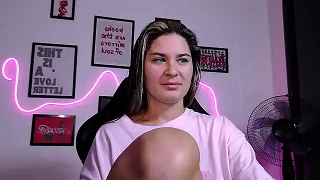 Snapshot of AlisaFrost chatting on June 29, 2:17 pm AlisaFrost online show from June 29, 2:17 pm
