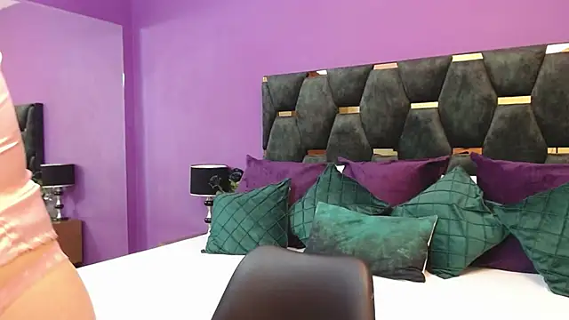 Snapshot of MaluJensen chatting on June 13, 11:30 am MaluJensen online show from June 13, 11:30 am