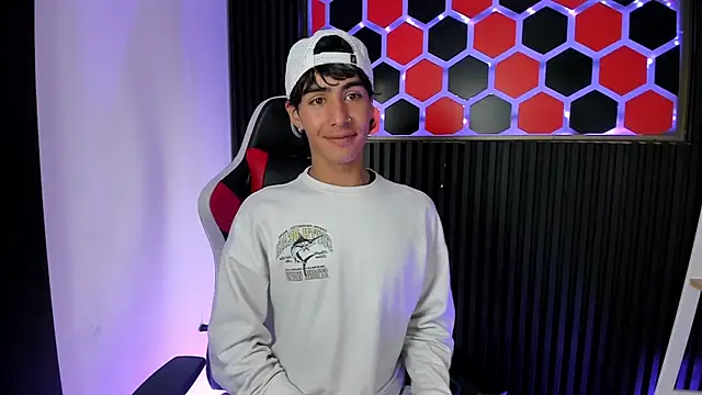 SantyFoxxs online show from June 17, 4:12 am