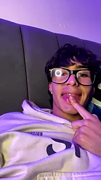 SantyFoxxs online show from July 16, 5:15 am