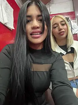Snapshot of Red_LipsDuo chatting on July 17, 12:30 am Red LipsDuo online show from July 17, 12:30 am