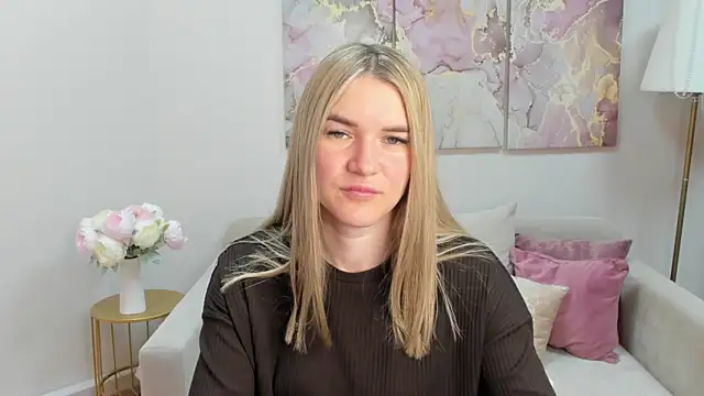 RoxyReignn online show from July 4, 9:41 pm