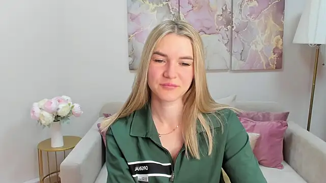 RoxyReignn online show from July 7, 9:51 pm