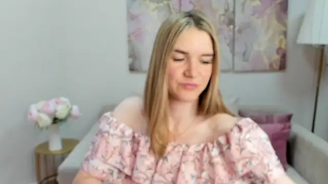 RoxyReignn online show from July 8, 9:59 pm