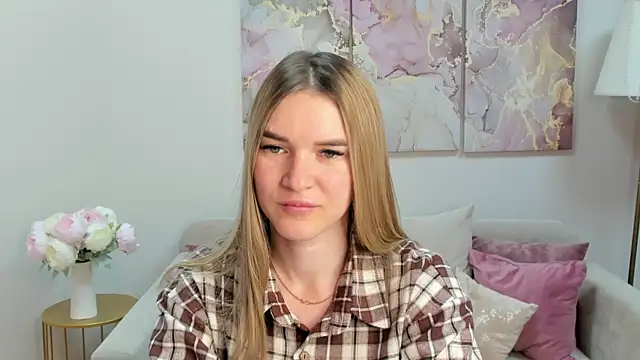 RoxyReignn online show from June 24, 9:34 pm