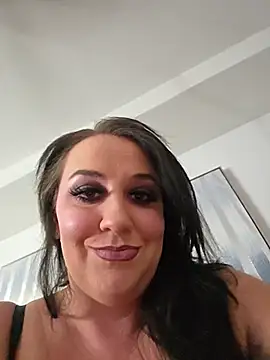 Snapshot of CreamVixen chatting on June 20, 10:48 pm CreamVixen online show from June 20, 10:48 pm