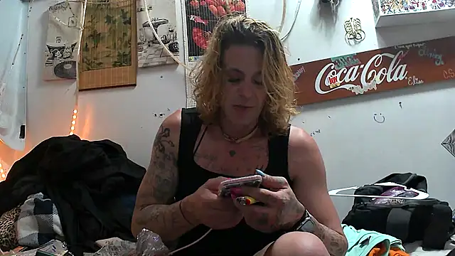 Snapshot of VanillaSnowcones chatting on June 14, 8:04 am VanillaSnowcones online show from June 14, 8:04 am