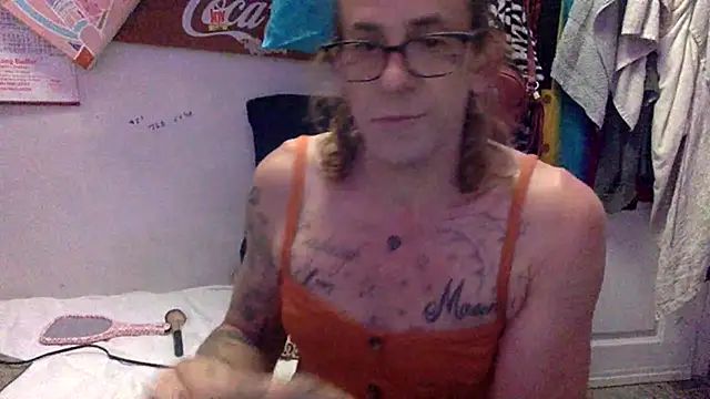 Snapshot of VanillaSnowcones chatting on May 28, 1:13 am VanillaSnowcones online show from May 28, 1:13 am