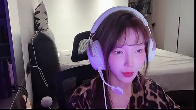 Nicole-TAT online show from May 25, 2:05 pm