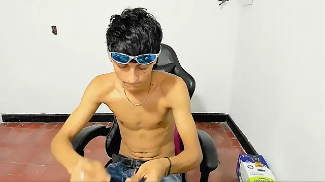 Snapshot of Leal_cute666 chatting on May 31, 6:30 am Leal cute666 online show from May 31, 6:30 am
