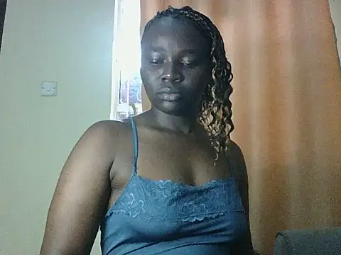 Snapshot of roziebeauty chatting on May 23, 8:24 am roziebeauty online show from May 23, 8:24 am